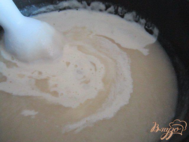 Фото приготовление рецепта: Суп-пюре из цветной капусты с кусочками чоризо.. шаг №2
