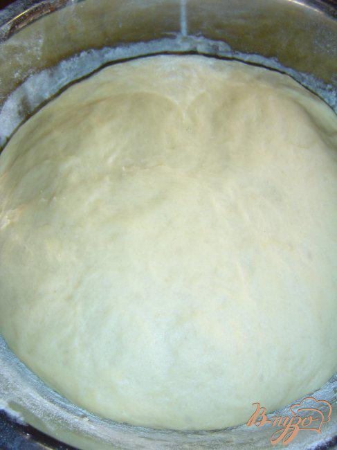 Фото приготовление рецепта: Порционный пирог с яблоками и вялеными вишнями. шаг №6