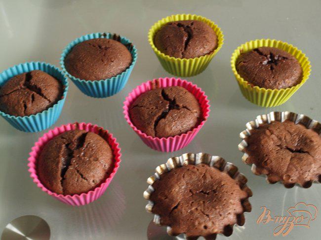 Фото приготовление рецепта: Шоколадное пирожное за 15 минут шаг №4