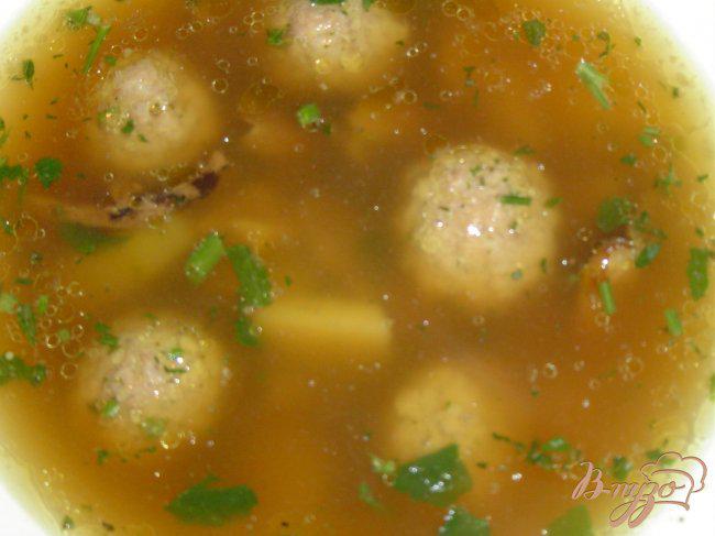 Фото приготовление рецепта: Суп с грибами и фрикадельками шаг №5