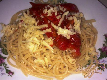 Фото приготовление рецепта: Спагетти с печеным перцем шаг №5