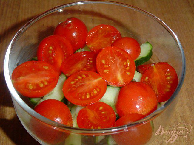 Фото приготовление рецепта: Овощной салат с брынзой и орехами шаг №4