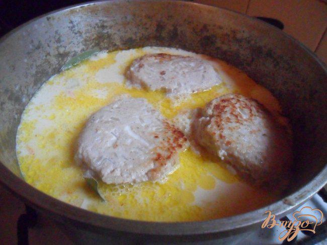 Фото приготовление рецепта: Куриные ёжики в сливочном соусе шаг №7