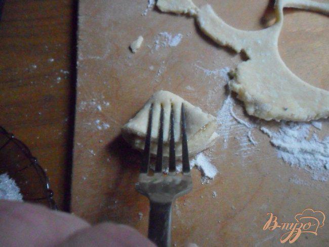 Фото приготовление рецепта: Печенье «Гусиные лапки» шаг №5