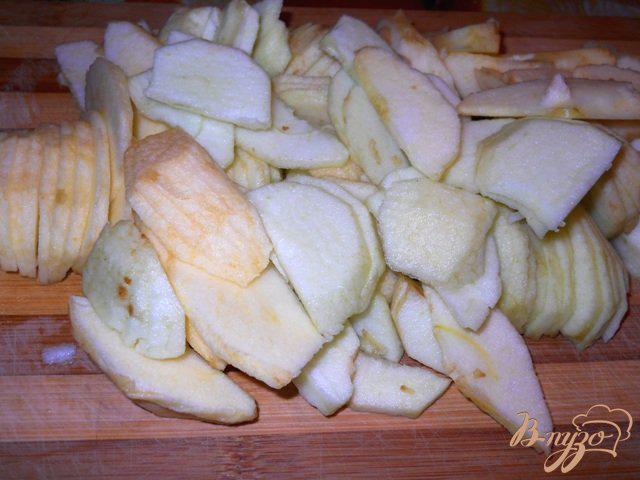 Фото приготовление рецепта: Оладьи с яблоком шаг №4