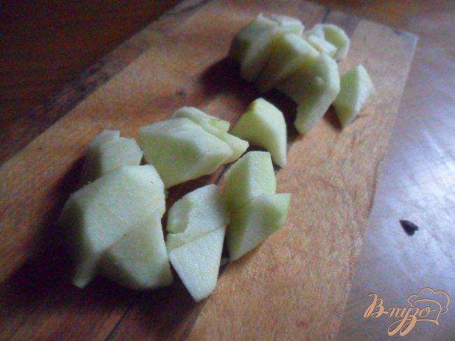 Фото приготовление рецепта: Пшённая каша с яблоком шаг №2