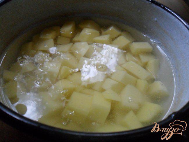 Фото приготовление рецепта: Сырный суп с рисом шаг №1