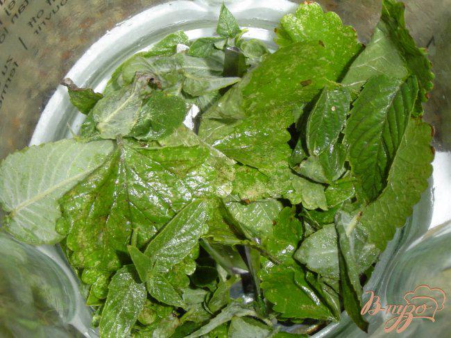 Фото приготовление рецепта: Салат с зеленым горошком шаг №2