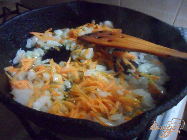 Фото приготовление рецепта: Кабачки, тушенные с болгарским перцем шаг №2