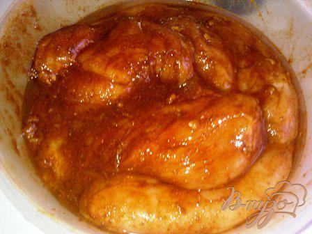 Фото приготовление рецепта: Полосатое куриное филе с соусом шаг №2