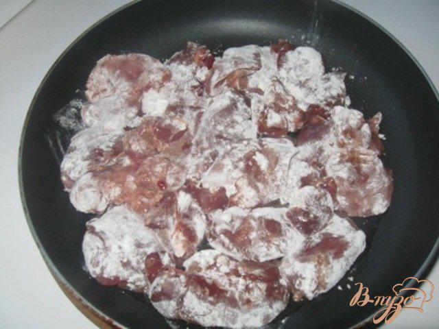Фото приготовление рецепта: Куриная печень с грибами в сметане шаг №1