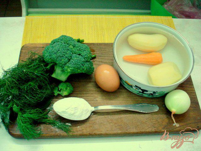 Фото приготовление рецепта: Куриный суп    с брокколи и клёцками. шаг №1