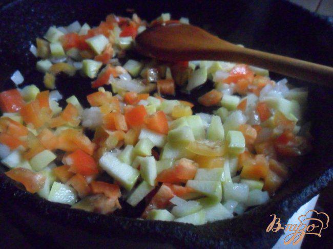 Фото приготовление рецепта: Фузилли с овощным соусом шаг №5