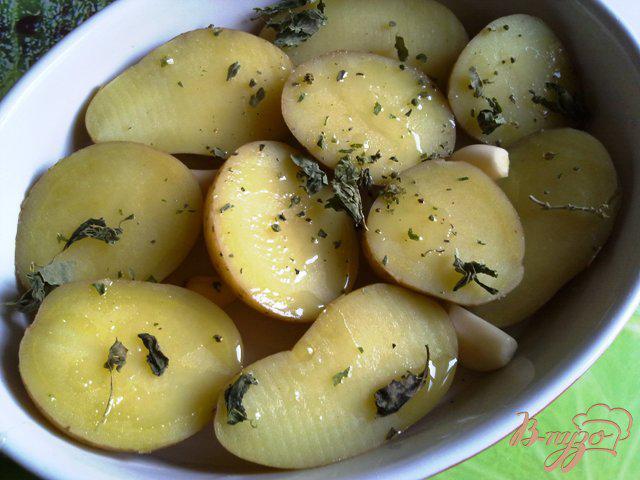 Фото приготовление рецепта: Картофель запеченый с кунжутом шаг №4