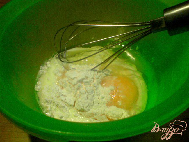 Фото приготовление рецепта: Салат из редиса и сырного омлета. шаг №2