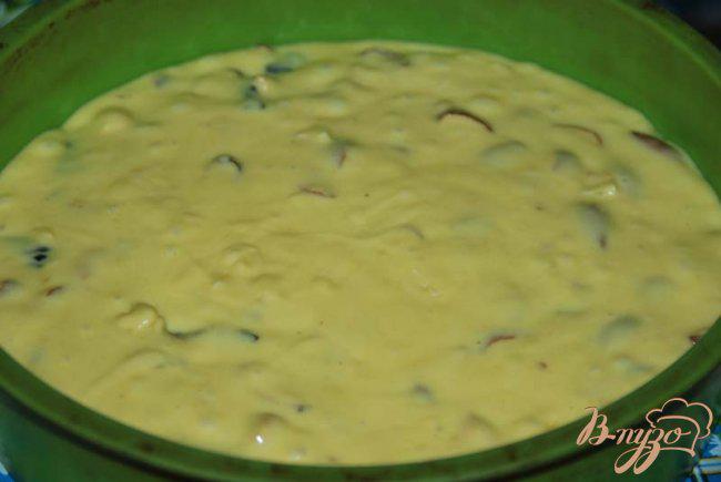 Фото приготовление рецепта: Пирог с черносливом шаг №7