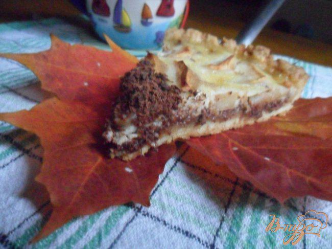 Фото приготовление рецепта: Яблочный тарт с шоколадом шаг №8