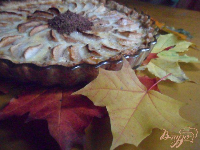 Фото приготовление рецепта: Яблочный тарт с шоколадом шаг №7