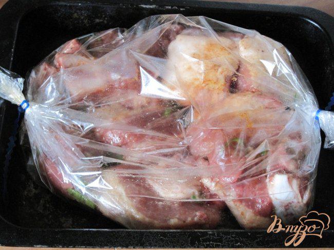 Фото приготовление рецепта: Свиные ребрышки. шаг №4