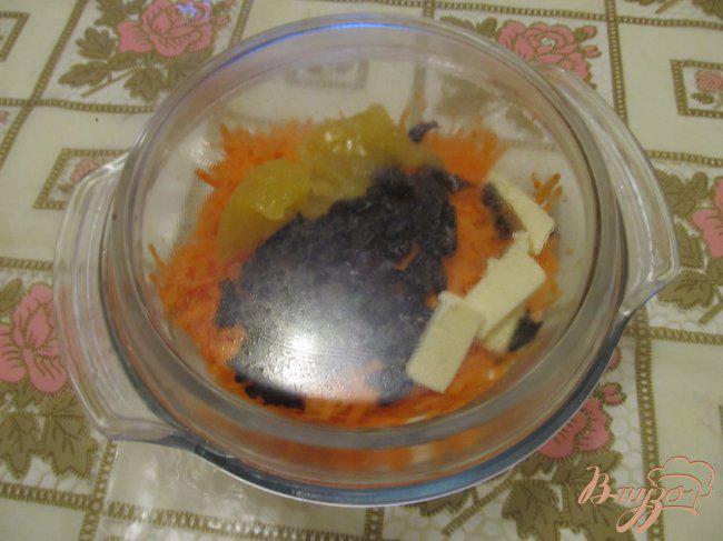 Фото приготовление рецепта: Морковь с черносливом шаг №4