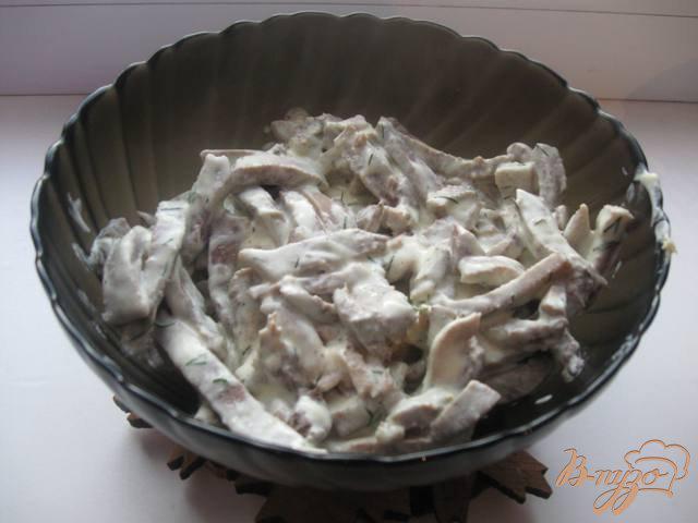 Фото приготовление рецепта: Теплый салат  из языка «Новость» шаг №5