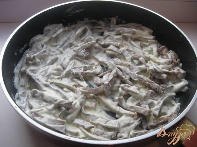Фото приготовление рецепта: Теплый салат  из языка «Новость» шаг №3