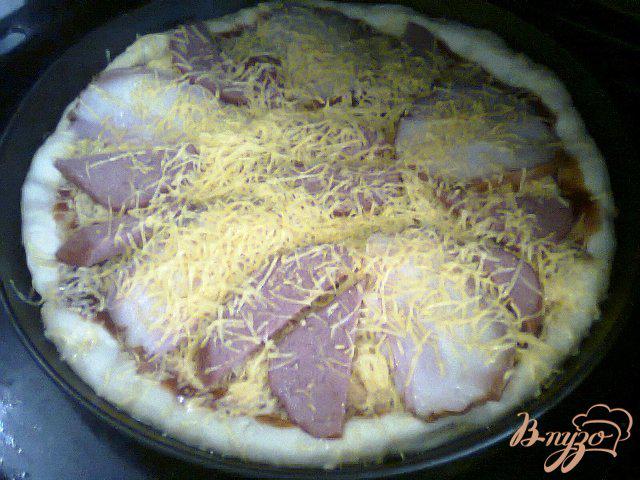 Фото приготовление рецепта: Пицца с копченостями. шаг №3