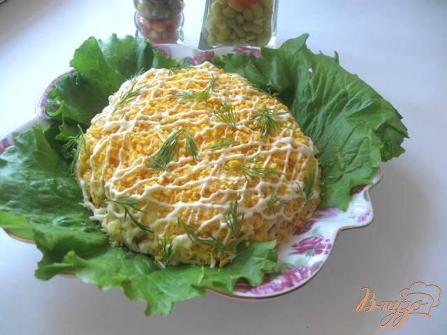 Фото приготовление рецепта: Салат из индейки с ананасами шаг №7