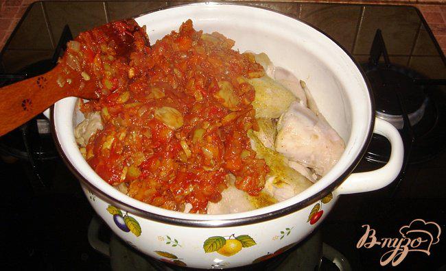 Фото приготовление рецепта: Курица с овощами шаг №4
