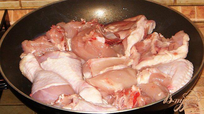 Фото приготовление рецепта: Курица с овощами шаг №2