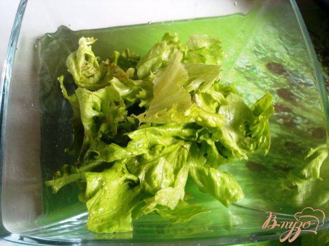 Фото приготовление рецепта: Теплый салат с лососем шаг №2