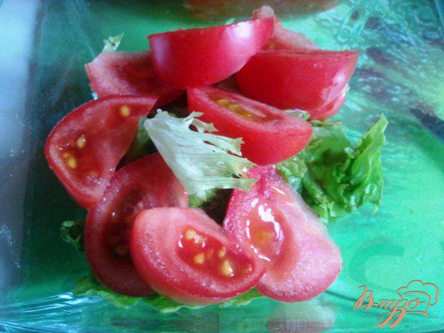 Фото приготовление рецепта: Теплый салат с лососем шаг №4