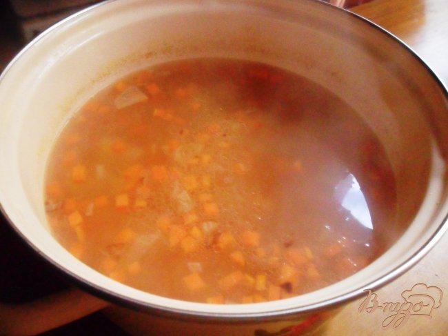 Фото приготовление рецепта: Картофельный суп с колбасками шаг №6