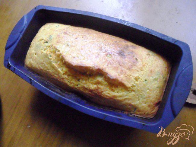 Фото приготовление рецепта: Тыквенный хлеб с зелёным луком и сыром шаг №8