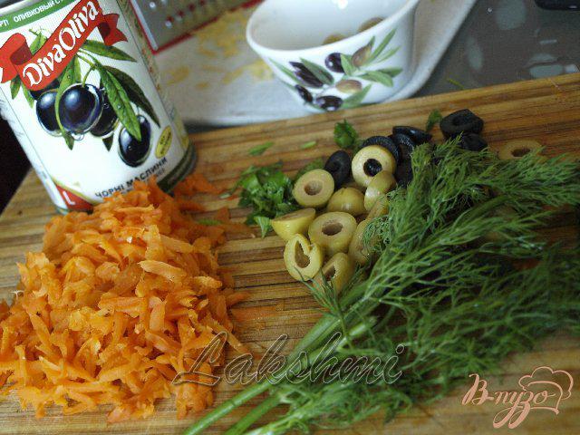 Фото приготовление рецепта: Омлет  с цветной капустой по-средиземноморски шаг №2