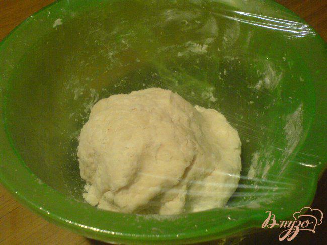 Фото приготовление рецепта: Пирог с сыром и петрушкой шаг №2