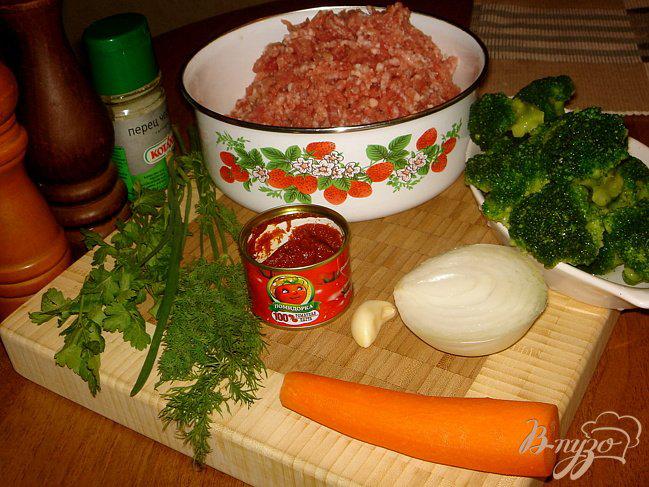 Фото приготовление рецепта: Суп с фрикадельками и брокколи шаг №1