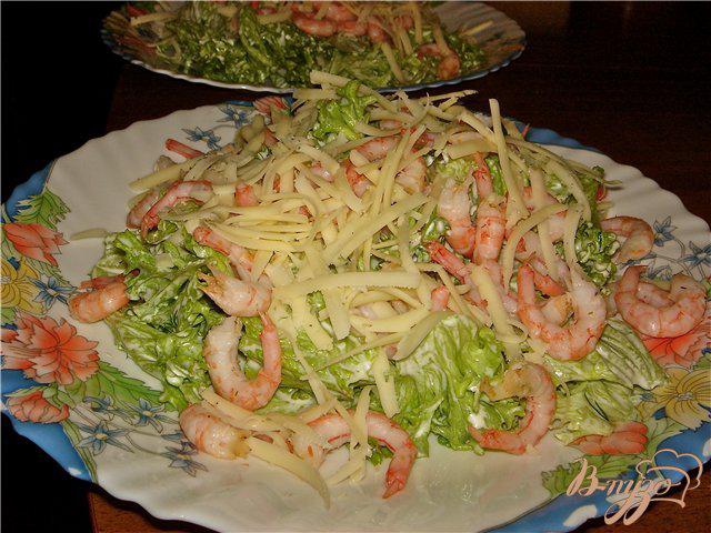 Фото приготовление рецепта: Воздушный салат с креветками шаг №5