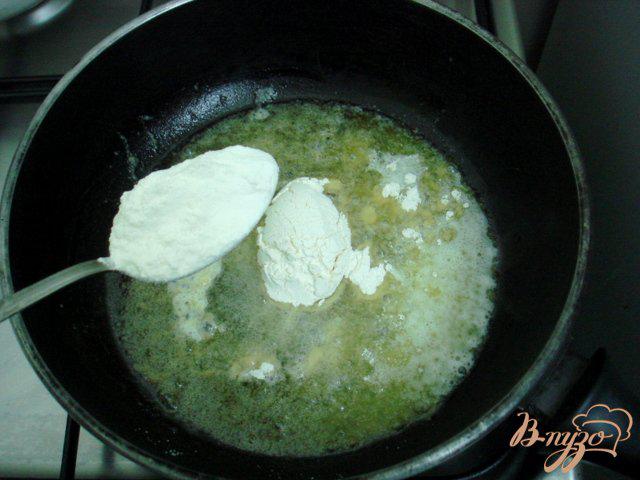 Фото приготовление рецепта: Шпинат в сметанном соусе шаг №2