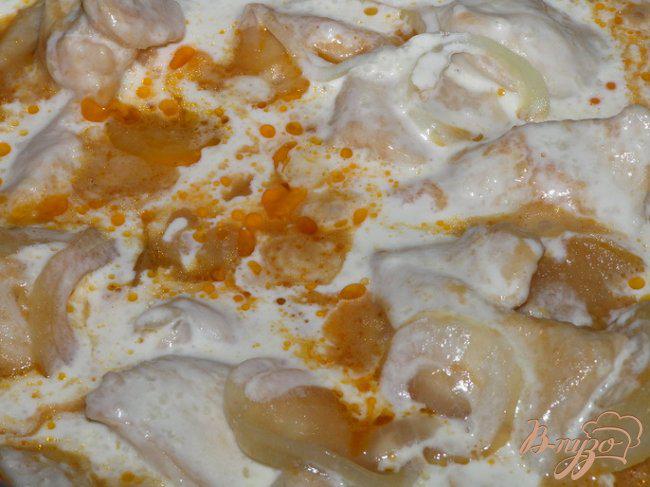 Фото приготовление рецепта: Куриные грудки в чесночно-горчичном соусе шаг №4