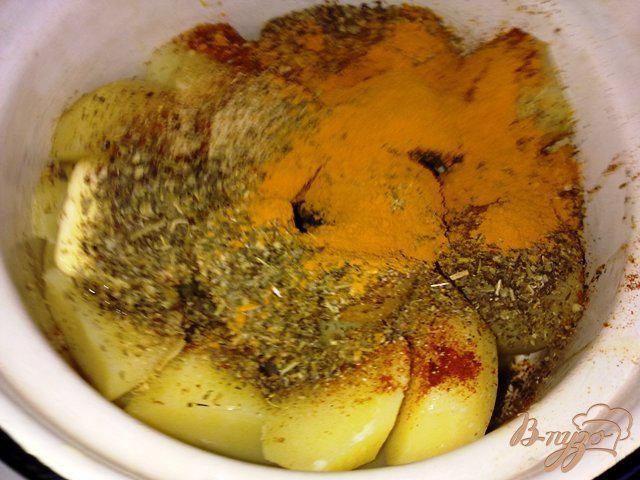 Фото приготовление рецепта: Ароматный картофель шаг №4