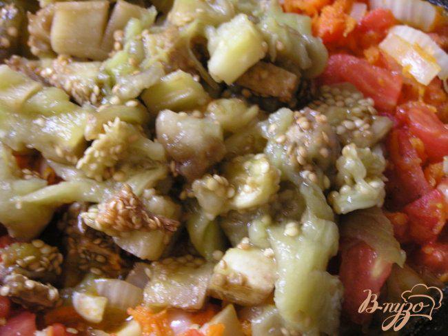 Фото приготовление рецепта: Фаршированные овощные баклажаны с базиликом шаг №5