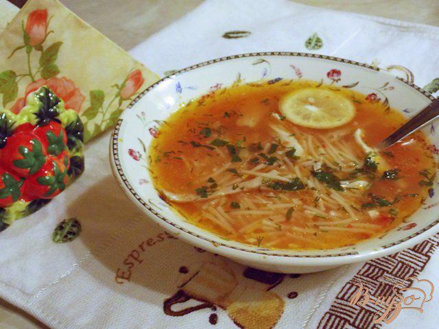 Фото приготовление рецепта: Томатный суп с курицей и вермишелью по-турецки шаг №6
