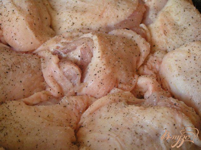 Фото приготовление рецепта: Куриные бедрышки под сыром шаг №1