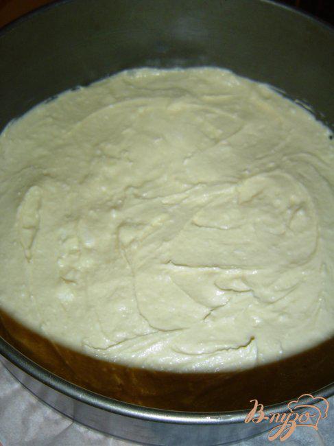 Фото приготовление рецепта: Пирог с вишней «День-ночь» шаг №3