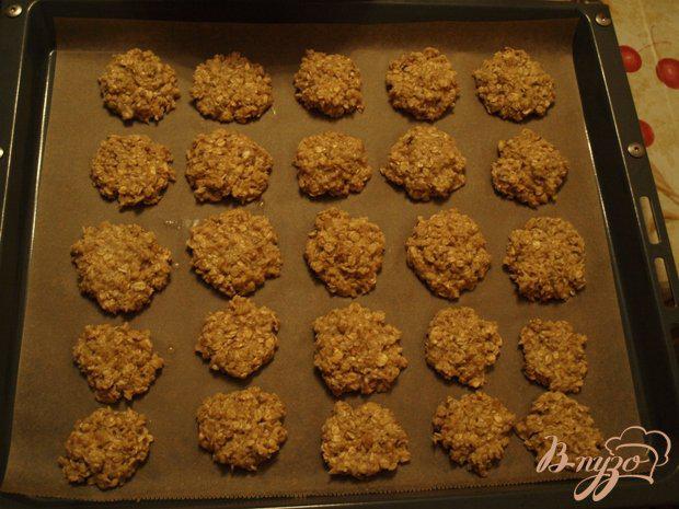 Фото приготовление рецепта: Овсяно-ореховое печенье шаг №3