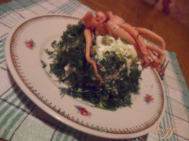 Фото приготовление рецепта: Салат с морским коктейлем шаг №4