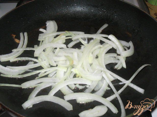 Фото приготовление рецепта: Теплый салат с куриной грудкой и тыквой «Глория» шаг №3