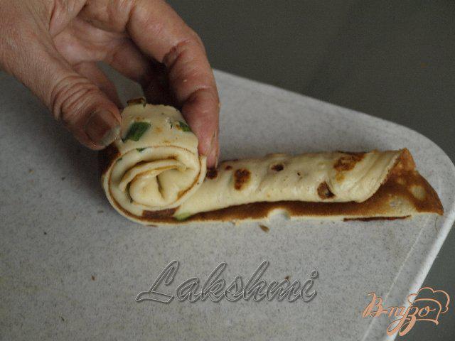 Фото приготовление рецепта: Закусочные улитки из блинчиков с грибной начинкой шаг №5