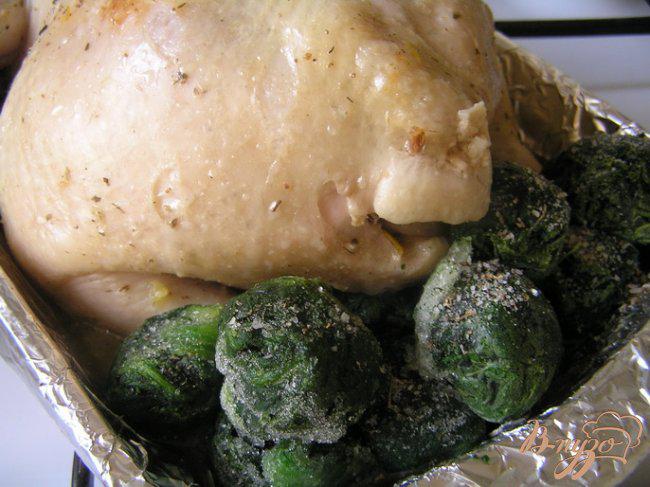 Фото приготовление рецепта: Курица, фаршированная фруктами шаг №7